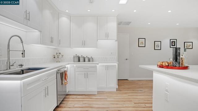 5517 Kirkwood Dr, Concord CA: https://media.crmls.org/mediaz/3797005f-b990-46d5-aa30-1e546ab3ad98.jpg