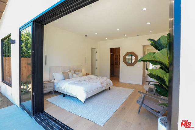 4936 Coolidge Avenue, Culver City CA: https://media.crmls.org/mediaz/37970064-24e5-4d2f-9daf-1d870f99b5b0.jpg