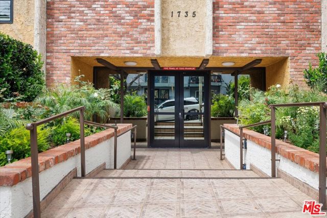 1735 N Fuller Avenue, Los Angeles CA: https://media.crmls.org/mediaz/37972c15-8a4e-4b7b-bcb7-412790f3753f.jpg
