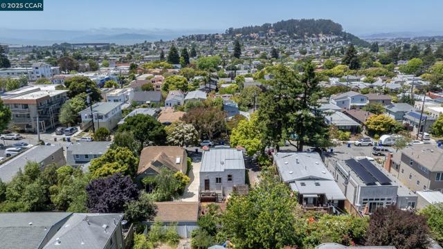 837 San Carlos Ave, Albany CA: https://media.crmls.org/mediaz/3797bc1a-295c-4afe-a362-1194aa47b2c1.jpg