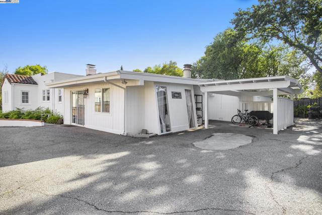 366 Ilo Ln, Danville CA: https://media.crmls.org/mediaz/3797e5e0-6db7-4d15-baaf-bce776e8f27e.jpg