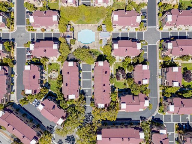 210 Commons Lane, Foster City CA: https://media.crmls.org/mediaz/3797ecc6-22fd-4848-994d-6262e64a6b1d.jpg