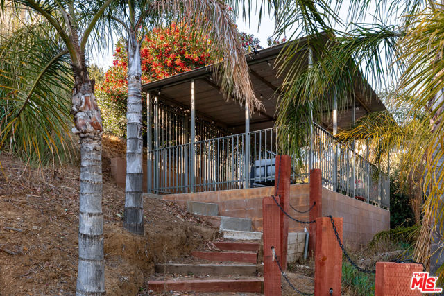 2738 Rinconia Drive, Los Angeles CA: https://media.crmls.org/mediaz/3798c835-cebf-4e7d-a349-7a889dfb1790.jpg