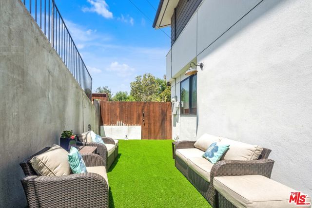 4841 Minden Place, Los Angeles CA: https://media.crmls.org/mediaz/3798d594-e8f3-4d01-983c-06ab4d38b874.jpg