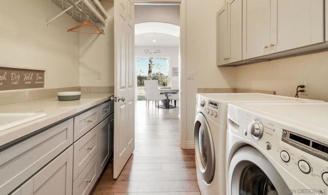 571 Lynwood Dr, Encinitas CA: https://media.crmls.org/mediaz/3799320a-c915-4968-b79d-65303550b998.jpg