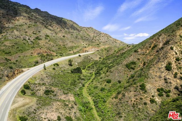 1 Kanan Rd, Agoura Hills CA: https://media.crmls.org/mediaz/37993c32-31b8-4cc1-b87a-103a14e72499.jpg