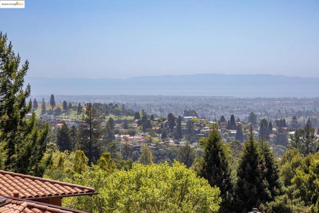 260 Alvarado Rd, Berkeley CA: https://media.crmls.org/mediaz/379960ec-da92-4317-a32e-2a8a3dcb3381.jpg