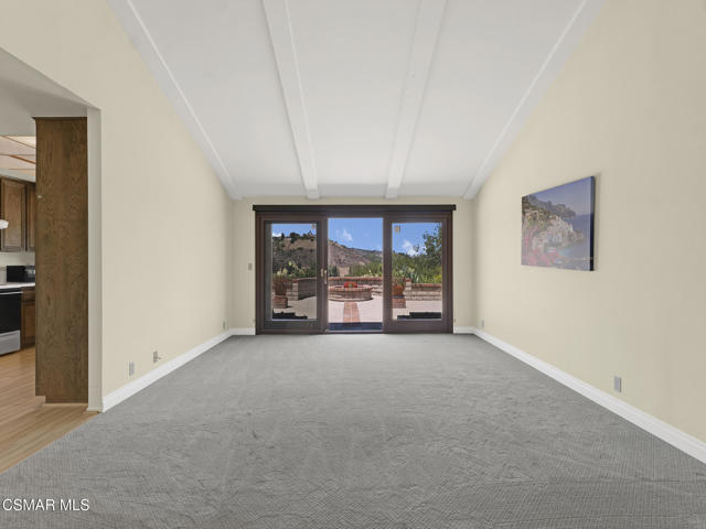 2031 Channelford Road, Westlake Village CA: https://media.crmls.org/mediaz/37999eb1-fe88-4c81-a279-c677d888d4d5.jpg