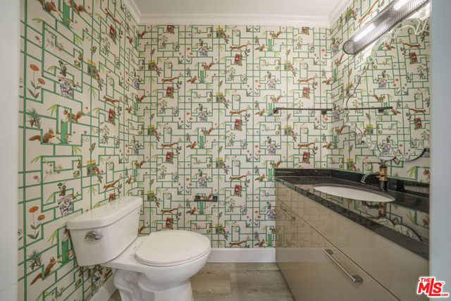 970 S St Andrews Place, Los Angeles CA: https://media.crmls.org/mediaz/3799f2a4-1565-4909-b599-c0d5ec908a6c.jpg