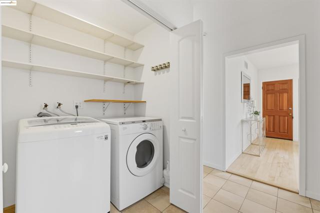 2721 Oliver Ave, Oakland CA: https://media.crmls.org/mediaz/379aa45c-36a4-445c-9459-52d3c2520271.jpg