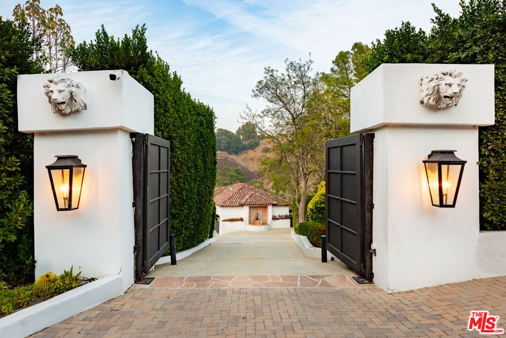 3160 Coldwater Canyon AvenueStudio City img 3
