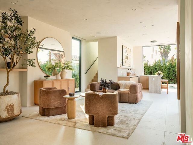 517 N Edinburgh Avenue, Los Angeles CA: https://media.crmls.org/mediaz/379b0f03-2439-4543-86e8-b84a485b1bf0.jpg