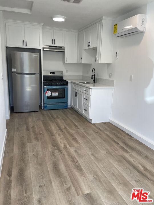 6627 Kraft Avenue, 1/2 photo 5