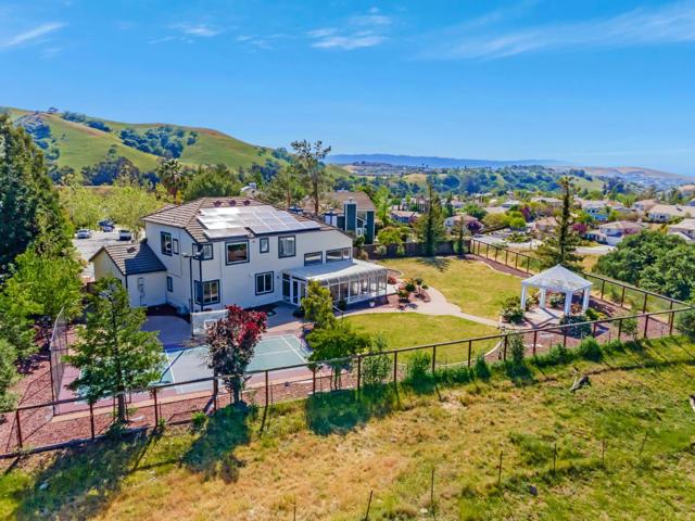 3163 Hawkcrest Circle, San Jose CA: https://media.crmls.org/mediaz/379cae6b-6313-4ea1-a9bb-c9502987f7a0.jpg