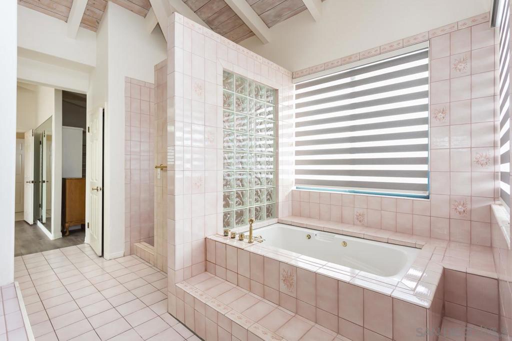 https://media.crmls.org/mediaz/379d4591-51b8-4556-97dd-5bd0f634fdcd.jpg?preset=X-Large