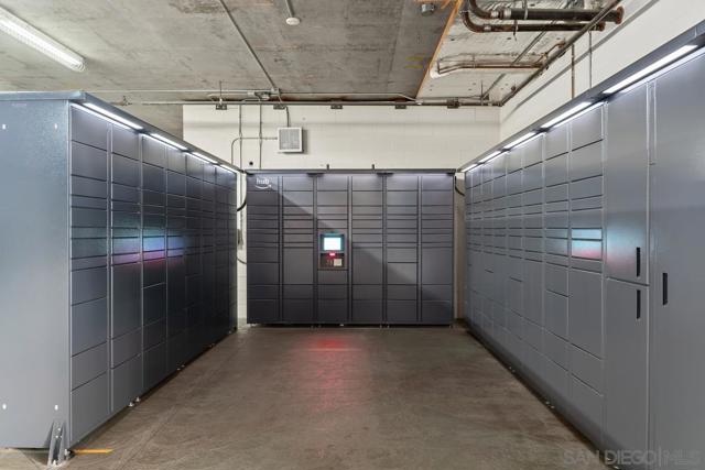 425 W Beech St, San Diego CA: https://media.crmls.org/mediaz/379d6496-3675-4cc2-b005-a0b8f6e67123.jpg