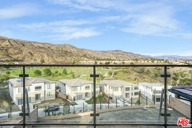 11848 N Hillsborough Lane, Porter Ranch CA: https://media.crmls.org/mediaz/379da5fd-8f92-43a7-9a11-a184c9616517.jpg