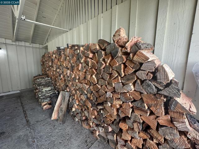 120 Sexton Rd, Sebastopol CA: https://media.crmls.org/mediaz/379de21a-2bb1-4872-860f-121a7a81f3e2.jpg