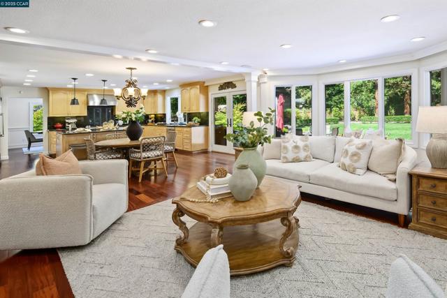 4405 Deer Ridge Rd, Danville CA: https://media.crmls.org/mediaz/379debec-bde2-4689-9178-6b347b57e090.jpg