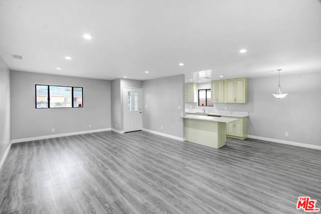 17812 Blythe Street photo 4