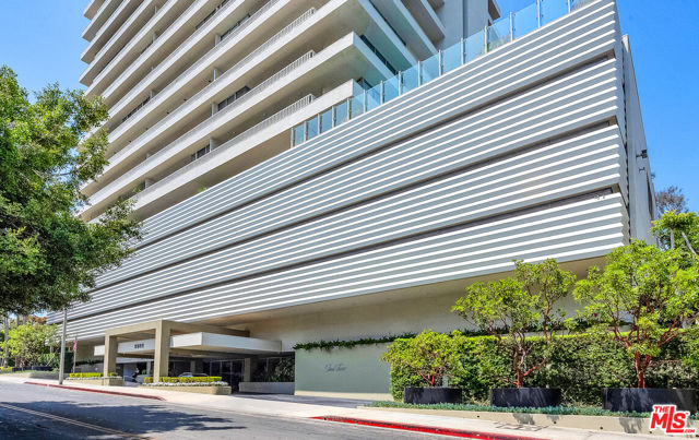 9255 Doheny Road, West Hollywood CA: https://media.crmls.org/mediaz/379e8d2b-57c7-4b4d-8615-71798792dea3.jpg