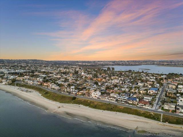 3535 Riviera Drive, San Diego CA: https://media.crmls.org/mediaz/379eefc5-725e-4c5c-9dbd-18e00ee9e5dc.jpg