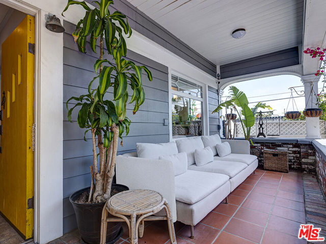 111 Dudley Avenue, Venice CA: https://media.crmls.org/mediaz/379f1bb0-66b0-4711-9527-1ac05904773a.jpg