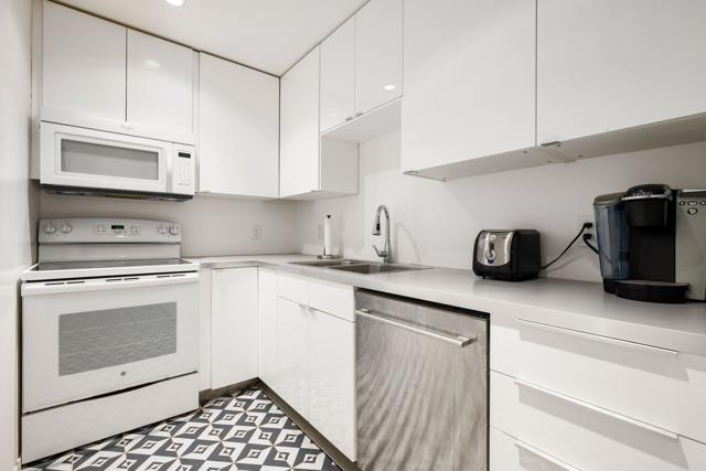 550 N Villa Court, Palm Springs CA: https://media.crmls.org/mediaz/379f49f9-d40f-4f1c-b964-d252588ed85e.jpg