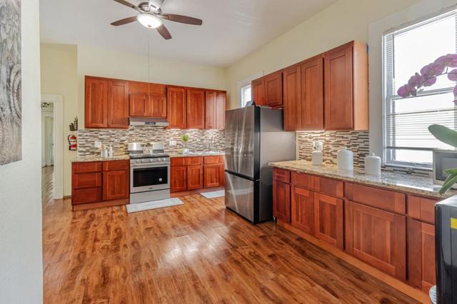 160 N 11th Street, San Jose CA: https://media.crmls.org/mediaz/379f6cfc-f8d1-48f5-932b-6dd462d5db92.jpg