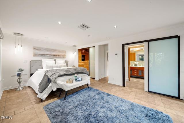 Detail Gallery Image 18 of 36 For 1038 Oban Dr, Los Angeles,  CA 90065 - 3 Beds | 3 Baths