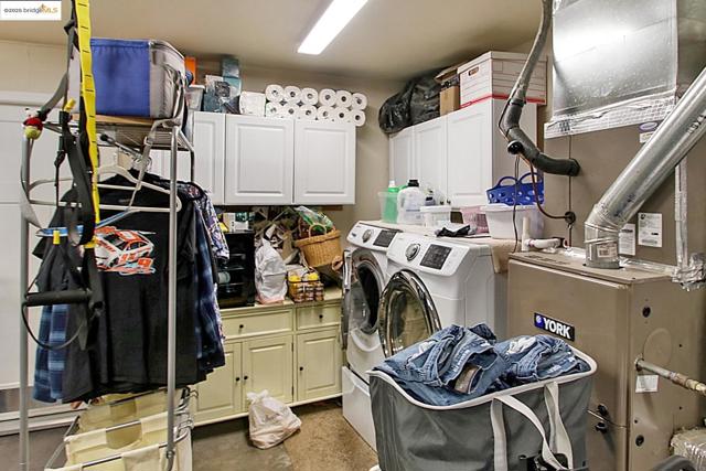 3050 Browning Ct, Brentwood CA: https://media.crmls.org/mediaz/379fd9bc-04d3-4415-b71a-e7df9024434c.jpg