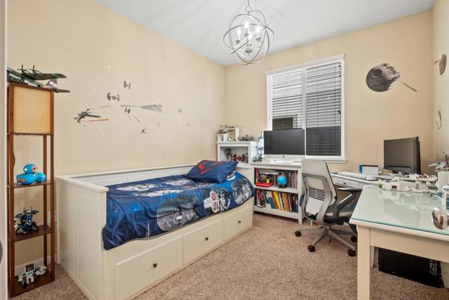 1141 Navigator Drive, Lathrop CA: https://media.crmls.org/mediaz/379fe624-1520-4789-988d-04f6dd3d12d2.jpg