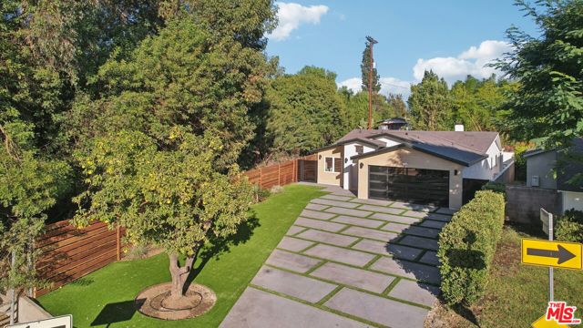 4656 Greenbush Avenue, Sherman Oaks CA: https://media.crmls.org/mediaz/379ffc9e-60a5-47cf-914b-ea19aef31660.jpg