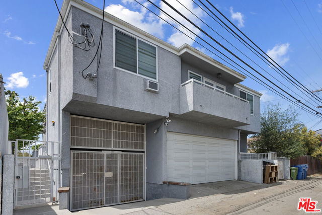 2638 S Barrington Avenue, Los Angeles CA: https://media.crmls.org/mediaz/37a017ca-72e1-4aae-8ec1-7f7a572e155a.jpg