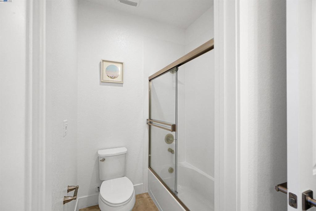 https://media.crmls.org/mediaz/37a07499-126a-4292-b855-f08854dc1aea.jpg?preset=X-Large