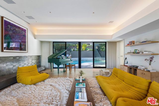 1933 Redcliff Street, Los Angeles CA: https://media.crmls.org/mediaz/37a09617-ef6d-441b-8945-9524925e04b2.jpg