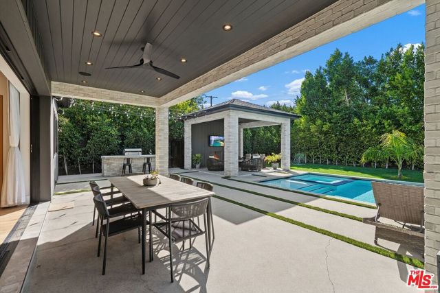 4937 Rubio Avenue, Encino CA: https://media.crmls.org/mediaz/37a19c24-43b1-4350-ae77-bf9050c945e9.jpg