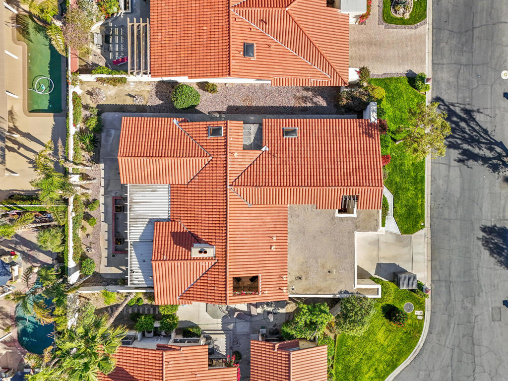 https://media.crmls.org/mediaz/37a216c3-24dc-4c87-9d01-f1d73eeaa2a1.jpg?preset=X-Large