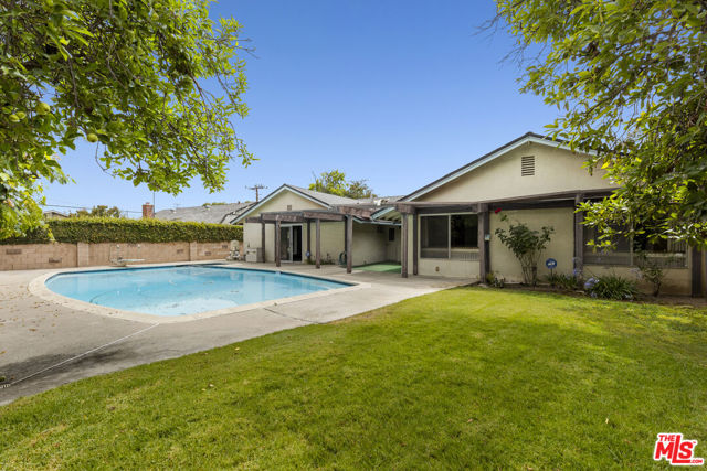 1379 Acapulco Avenue, Simi Valley CA: https://media.crmls.org/mediaz/37a2a3e1-f7b6-45dd-a706-3e5dc62bee1b.jpg