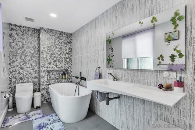 1003 Hayes Ave, San Diego CA: https://media.crmls.org/mediaz/37a2fc36-d7a8-4d79-8c50-b8551c10c6ce.jpg