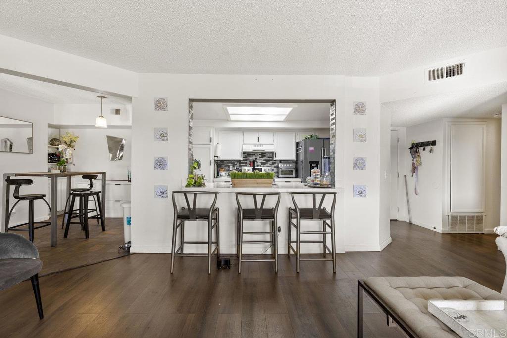 1050 Washington Ave - photo 4