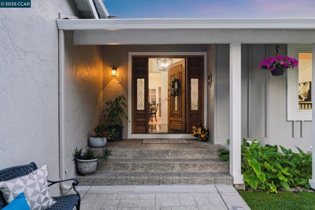 36 Playa Ct, San Ramon CA: https://media.crmls.org/mediaz/37a4bdc1-017f-4ceb-b264-61febd01b168.jpg