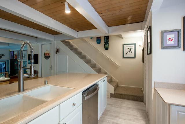 6229 Green Valley Circle, Culver City CA: https://media.crmls.org/mediaz/37a55e5a-b51b-4387-a168-f3c5b748e816.jpg