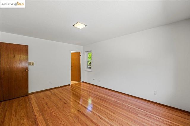 3312 Wisconsin St, Oakland CA: https://media.crmls.org/mediaz/37a73e8f-3c44-413e-bee5-d0d1c67ae7f6.jpg