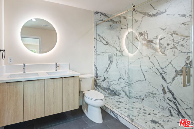 9425 Gierson Avenue, Chatsworth CA: https://media.crmls.org/mediaz/37a75229-32c0-4d09-baab-18be332f6903.jpg