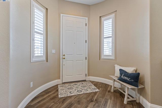 6454 Green Castle Cir, Discovery Bay CA: https://media.crmls.org/mediaz/37a75c8d-07b7-4b25-84c8-055130243643.jpg