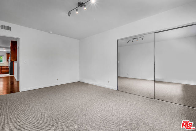 2925 Dona Susana Drive, Studio City CA: https://media.crmls.org/mediaz/37a8307e-2273-49e1-ac79-e5054b2a1daa.jpg