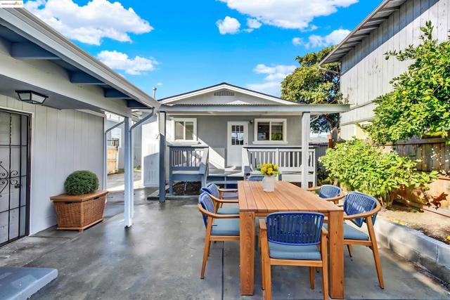 1232 78Th Ave, Oakland CA: https://media.crmls.org/mediaz/37a8c05a-5de0-4714-919f-135b1c8dbd13.jpg