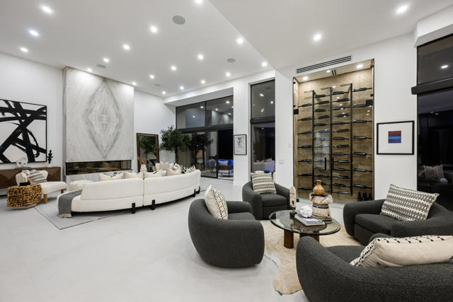 160 Kiva Drive, Palm Desert CA: https://media.crmls.org/mediaz/37a95470-ecca-4623-878d-d61ad035d18f.jpg