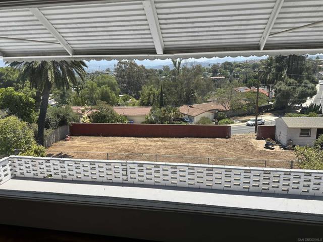 874 Hacienda Drive, El Cajon CA: https://media.crmls.org/mediaz/37a98103-9bdd-4a9d-b5dd-5e82eb6595f4.jpg